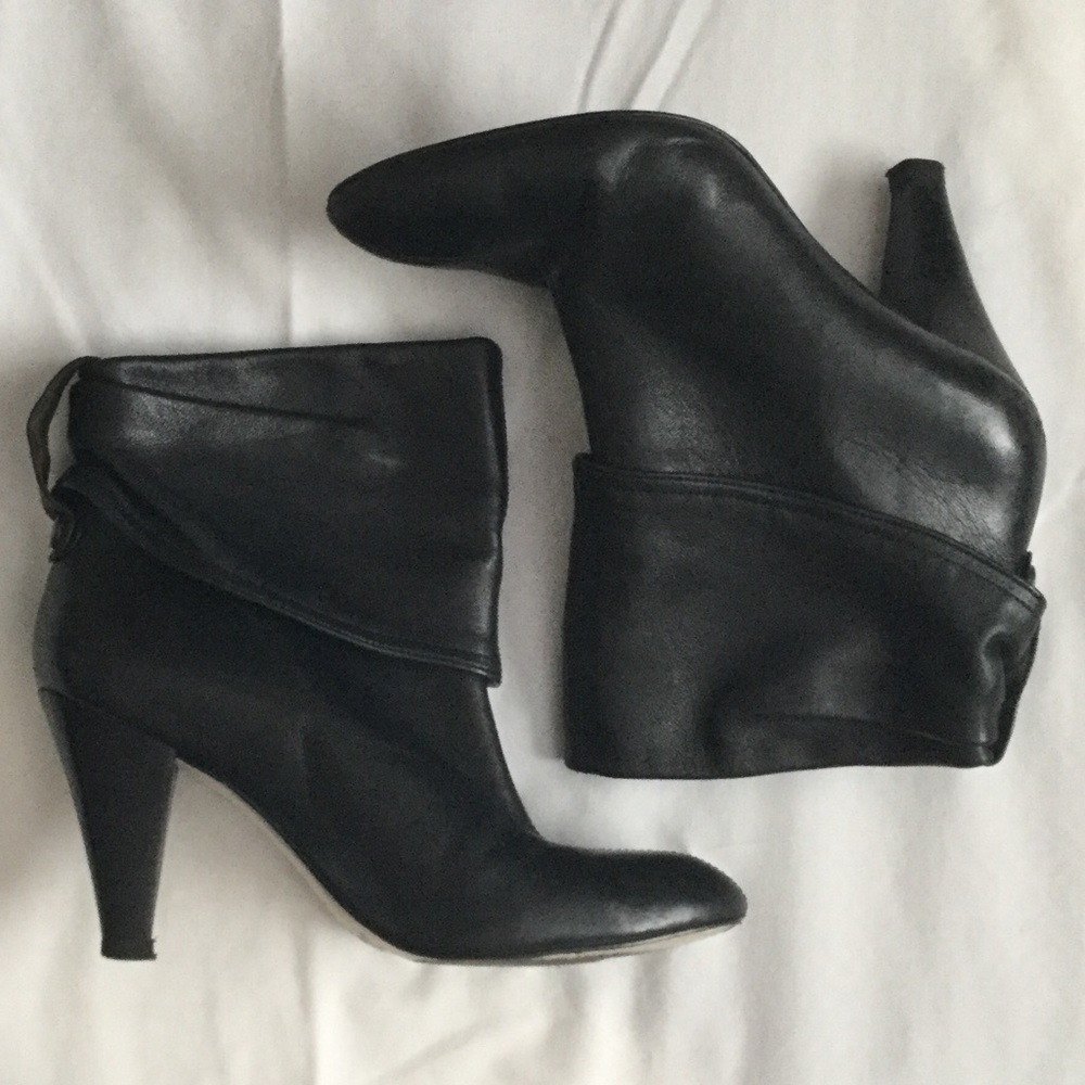 Arturo Chiang Black Booties